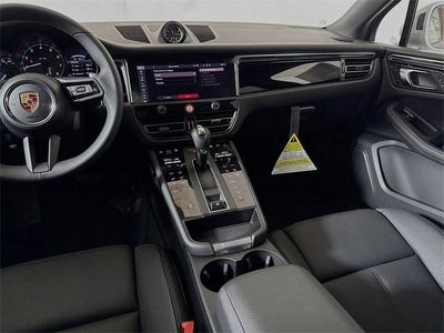 2025 Porsche Macan Base
