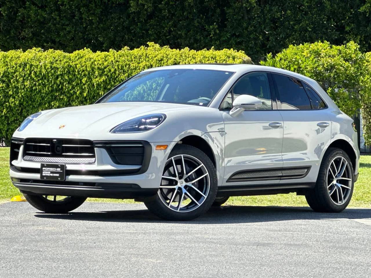 2025 Porsche Macan Base