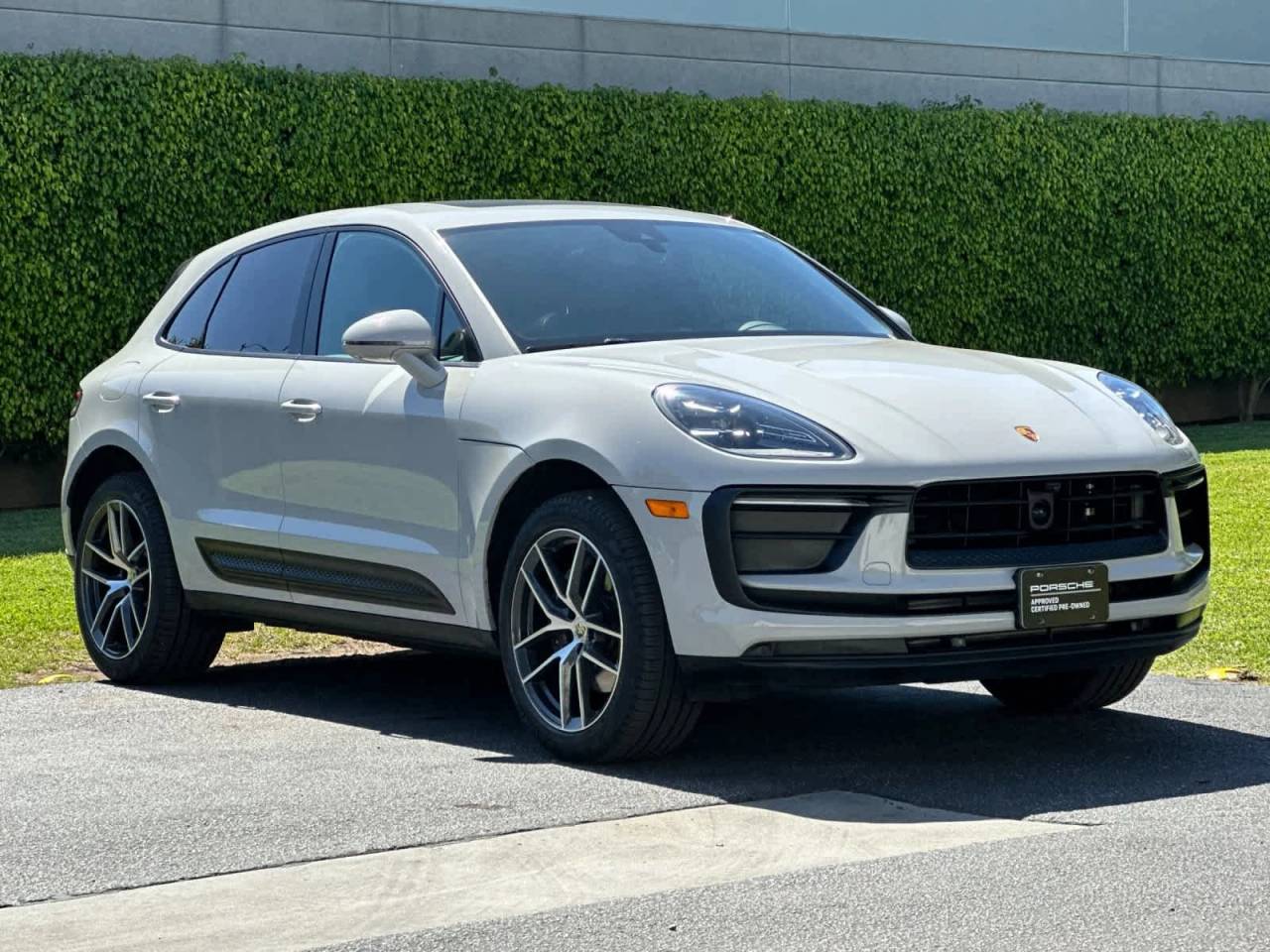 2025 Porsche Macan Base