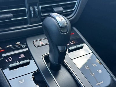 2025 Porsche Macan Base