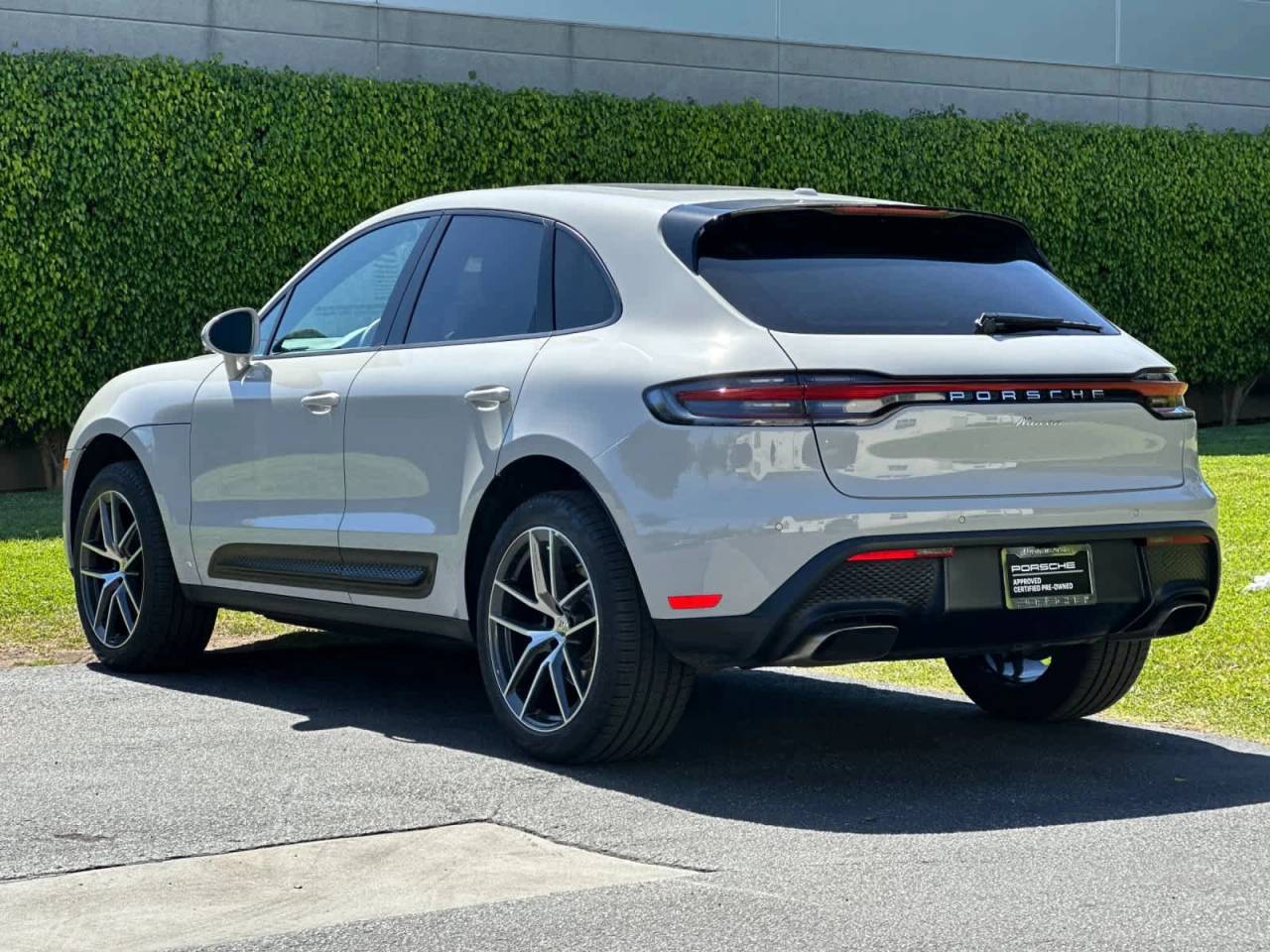 2025 Porsche Macan Base
