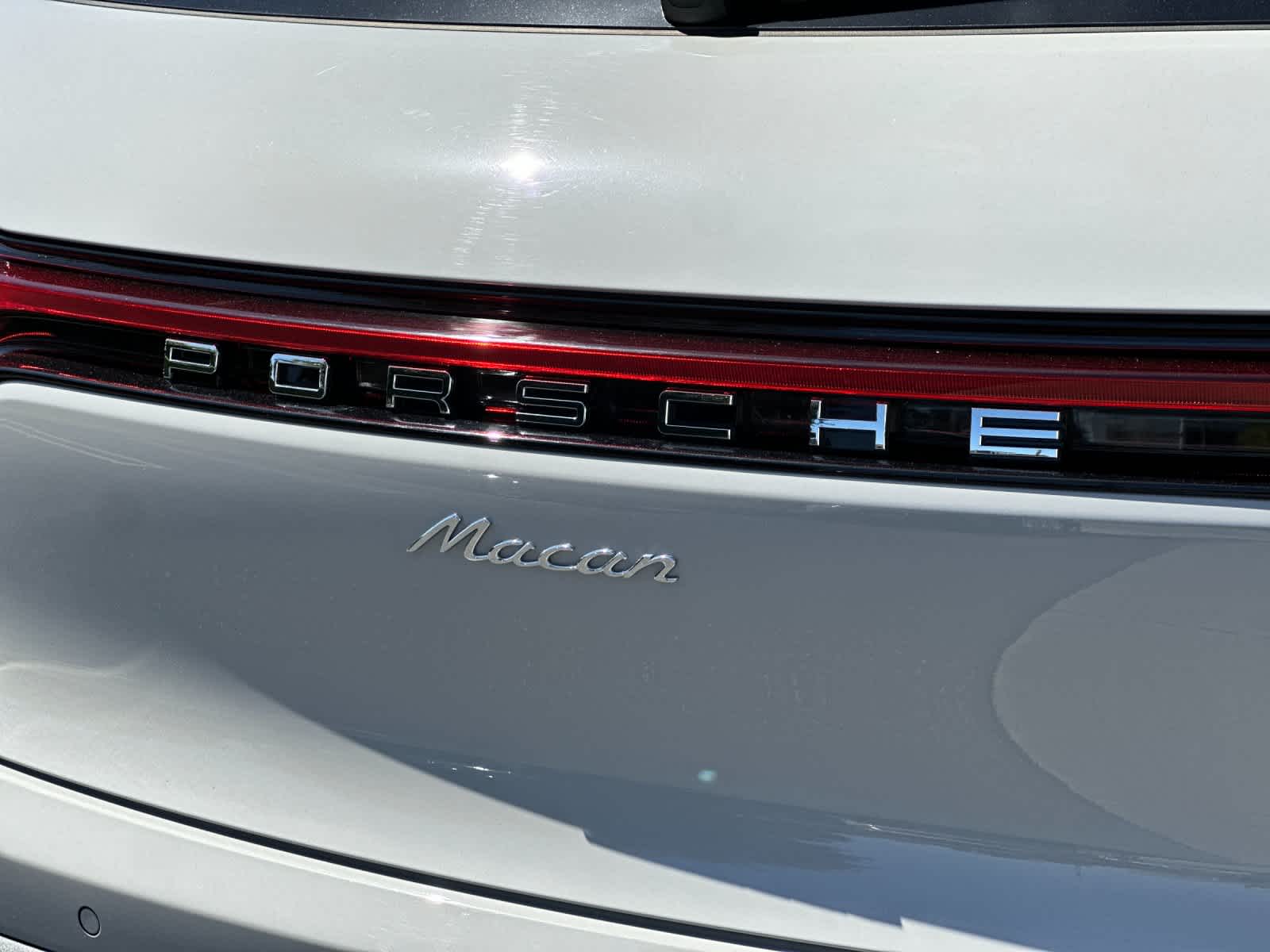 2025 Porsche Macan Base