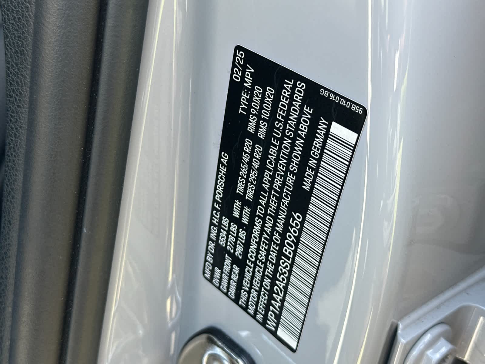 2025 Porsche Macan Base