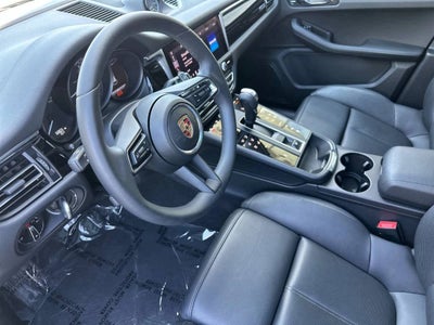 2025 Porsche Macan Base
