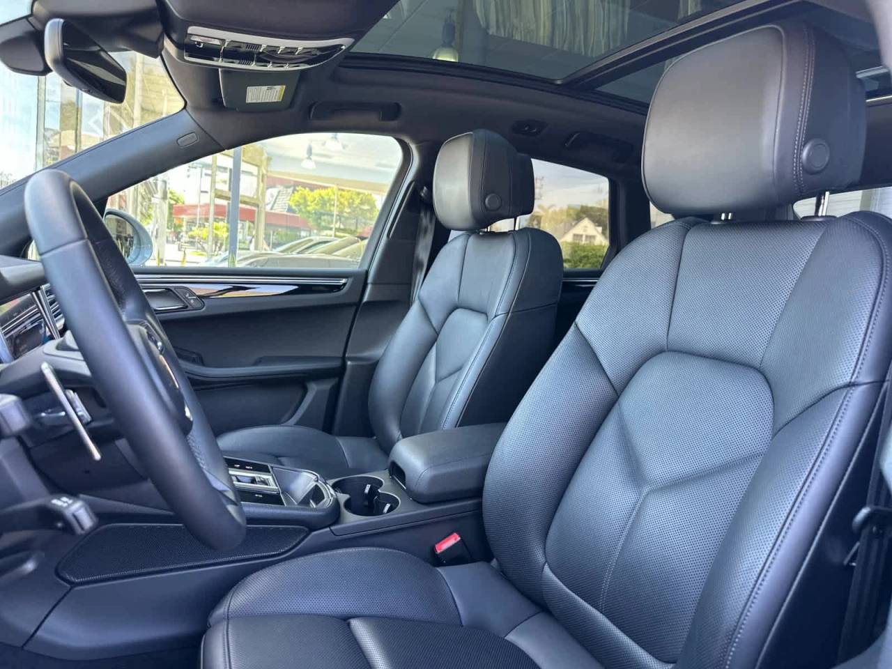 2025 Porsche Macan Base