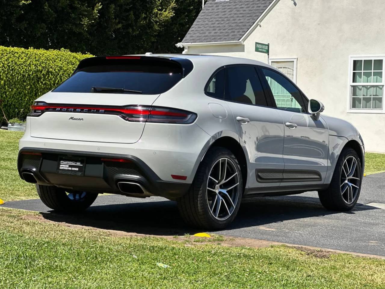 2025 Porsche Macan Base