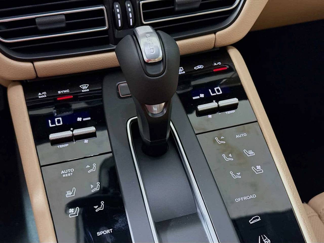 2025 Porsche Macan AWD