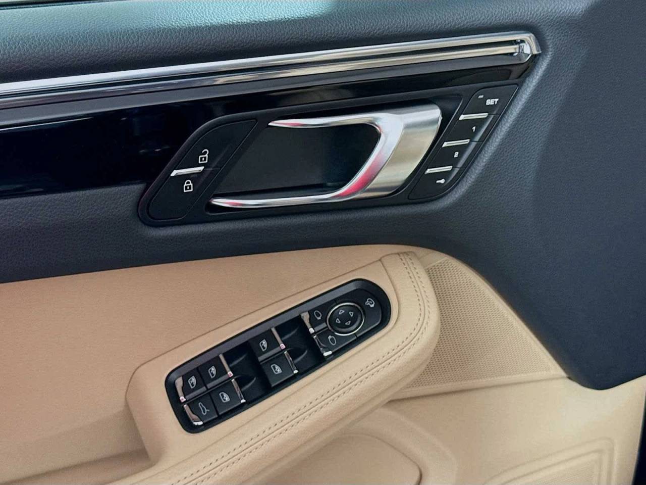 2025 Porsche Macan AWD