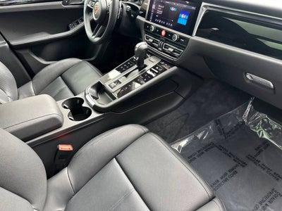2025 Porsche Macan Base