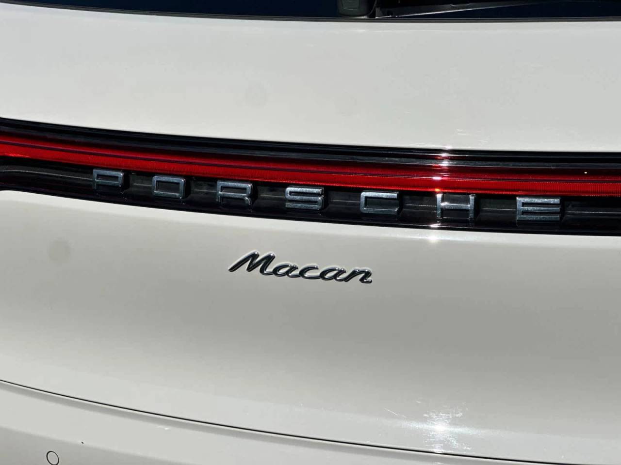 2025 Porsche Macan Base