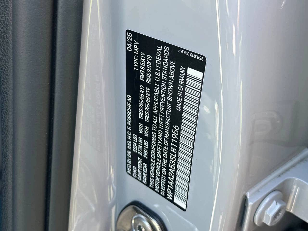2025 Porsche Macan Base