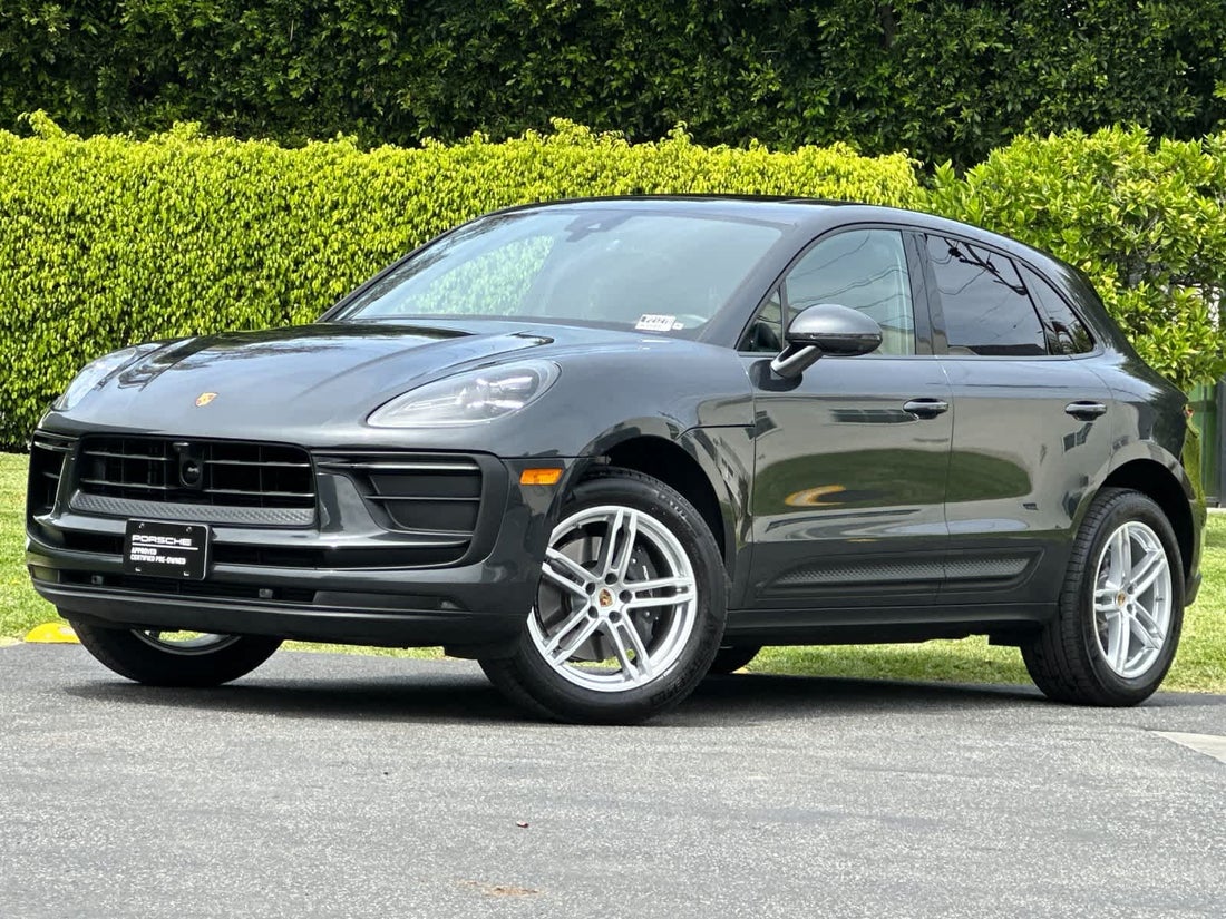 2025 Porsche Macan — photo 1 of 33