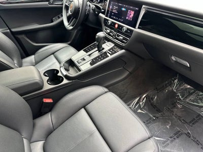 2025 Porsche Macan Base