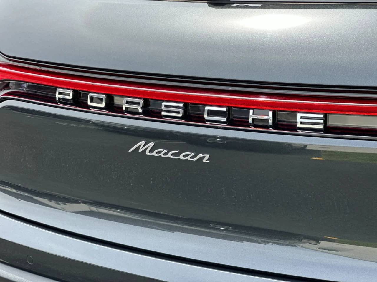 2025 Porsche Macan Base
