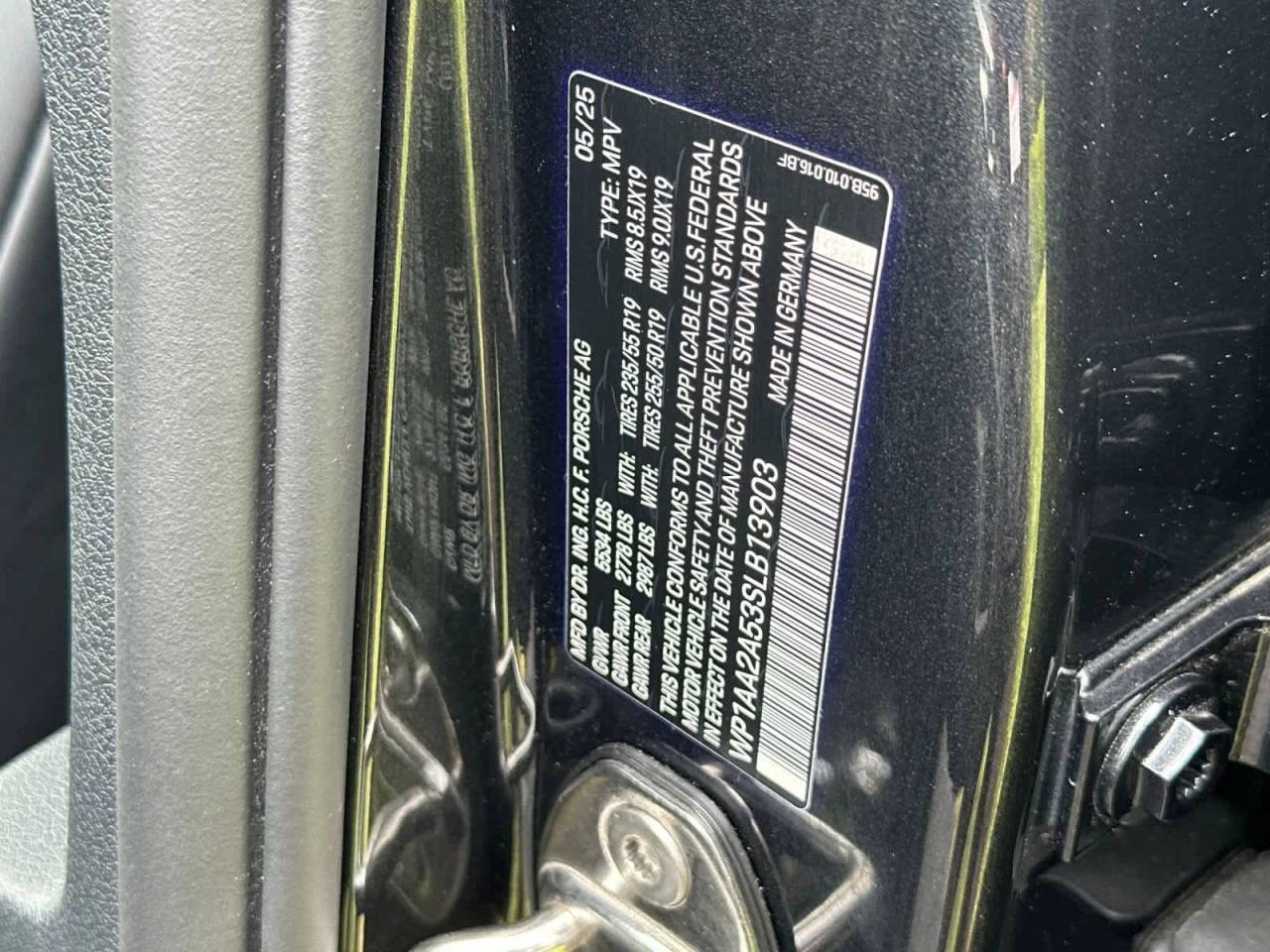 2025 Porsche Macan Base
