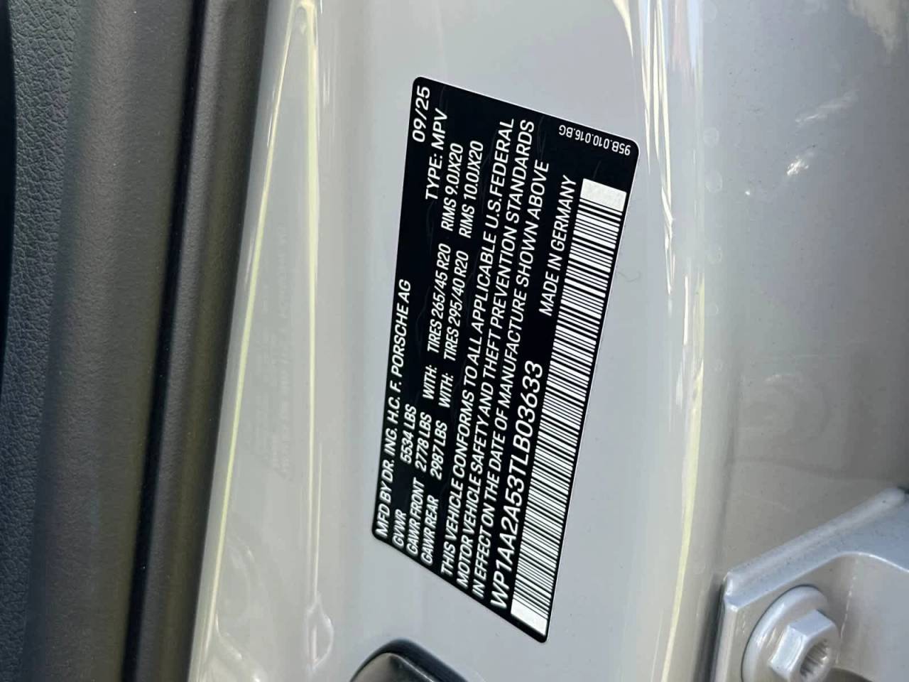 2026 Porsche Macan AWD