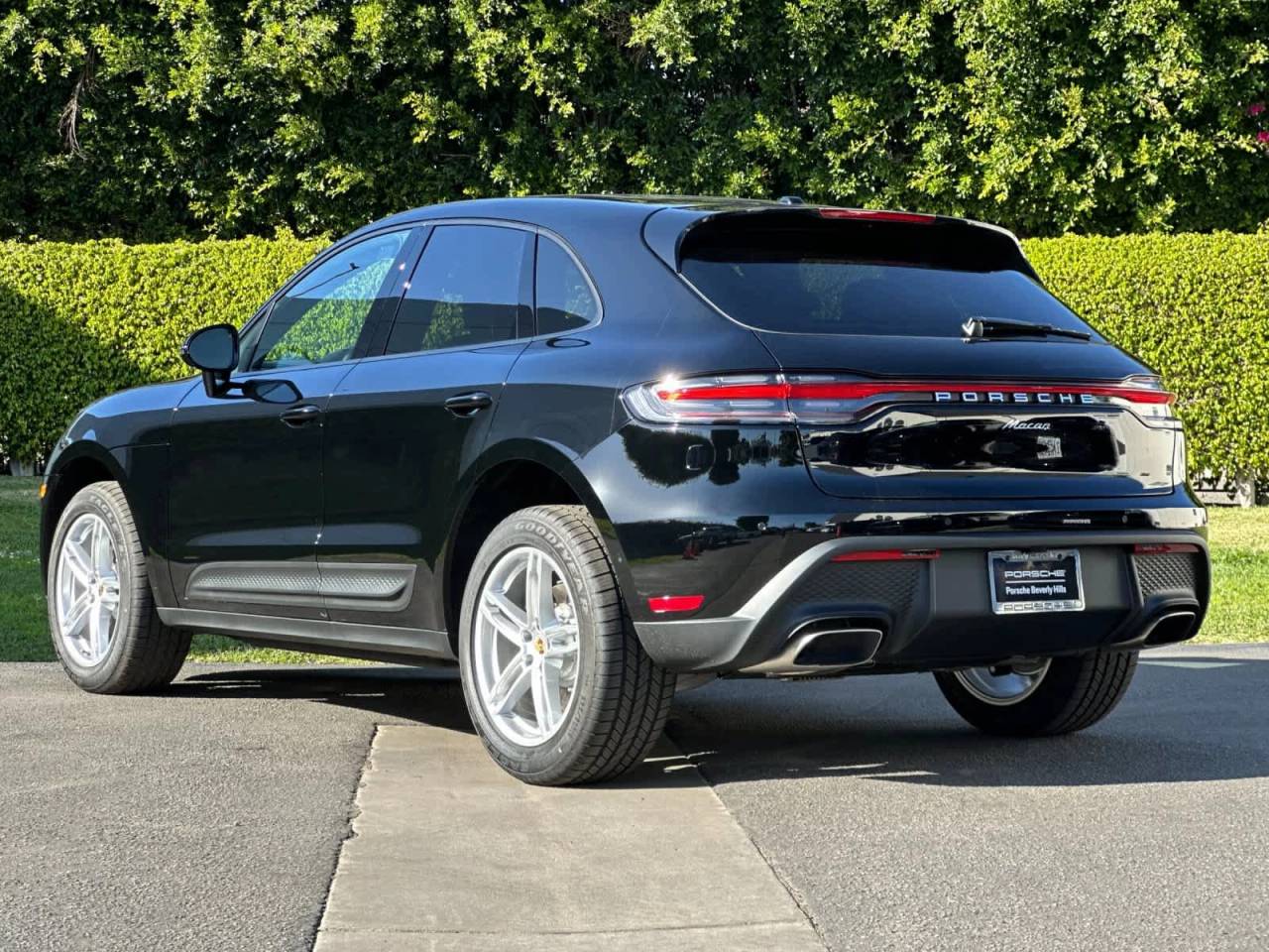 2026 Porsche Macan AWD