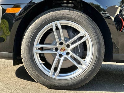 2026 Porsche Macan AWD