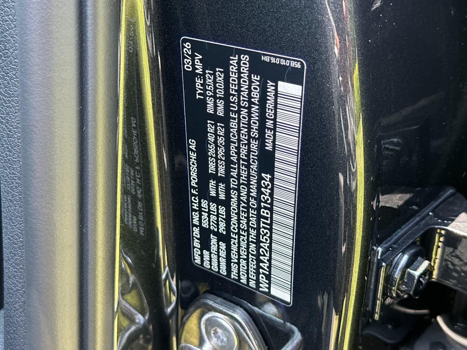 2026 Porsche Macan Base