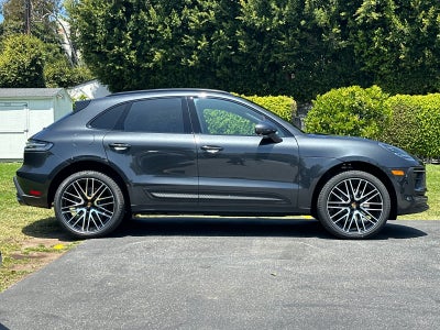 2026 Porsche Macan Base