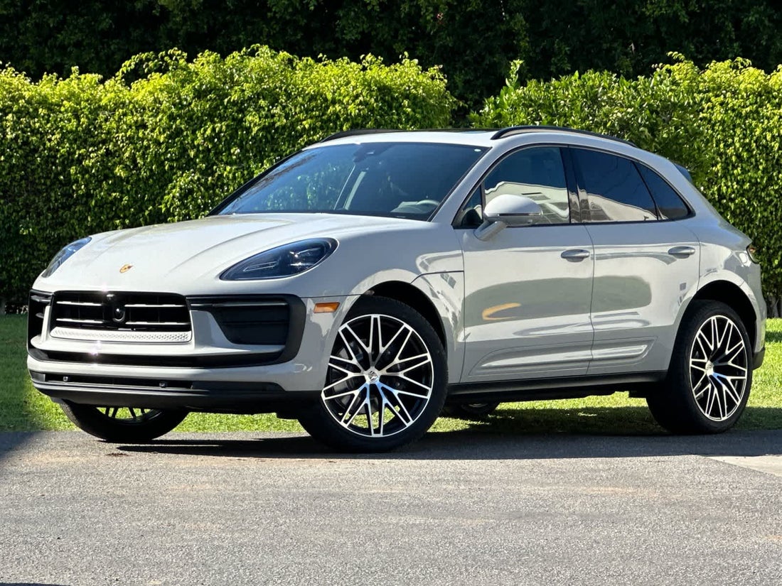 2026 Porsche Macan — photo 1 of 33