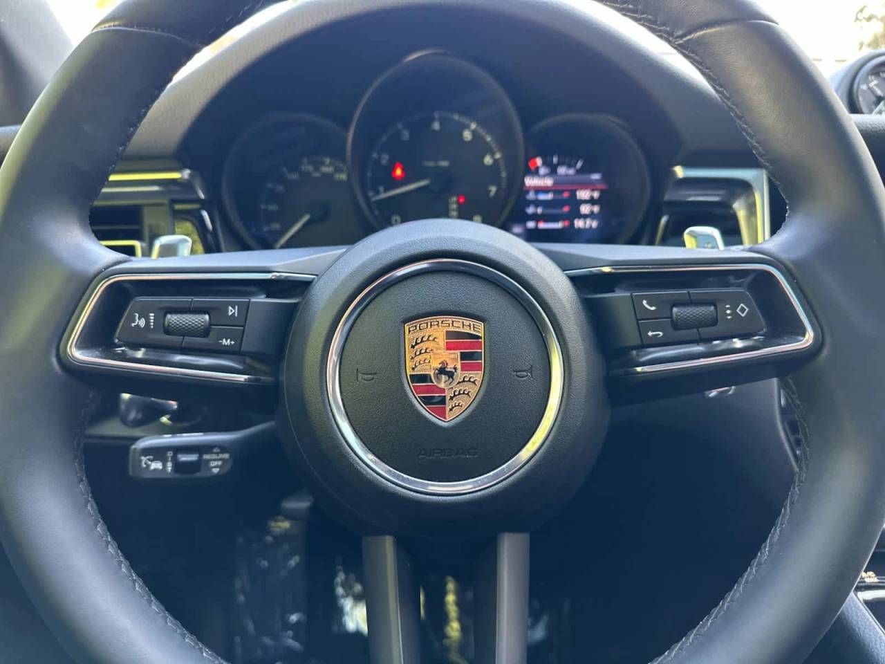 2025 Porsche Macan Base