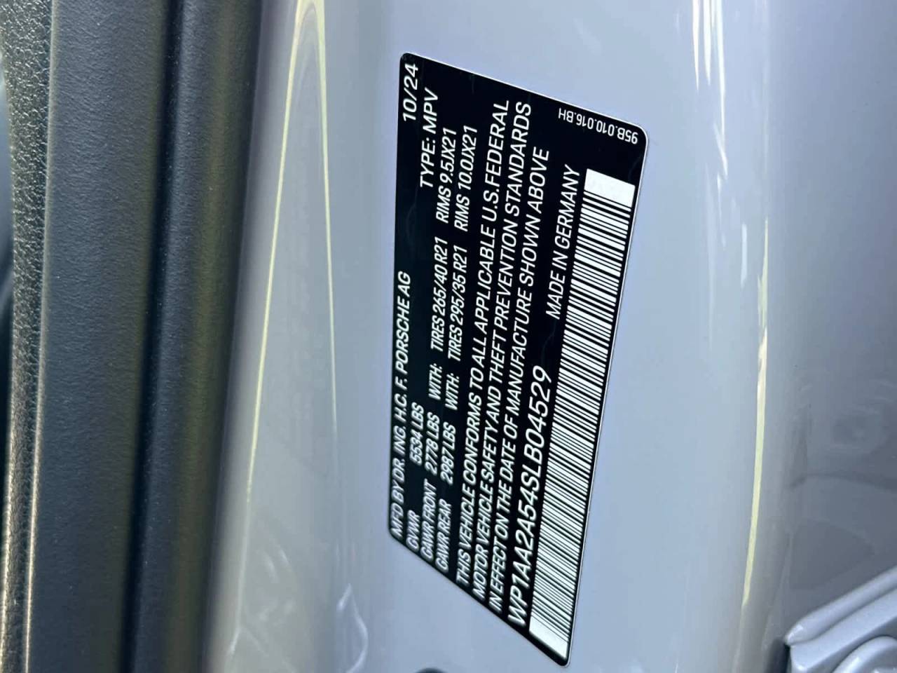 2025 Porsche Macan Base