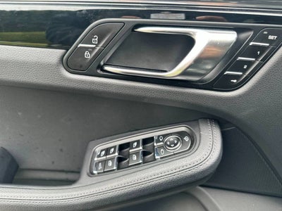 2025 Porsche Macan AWD