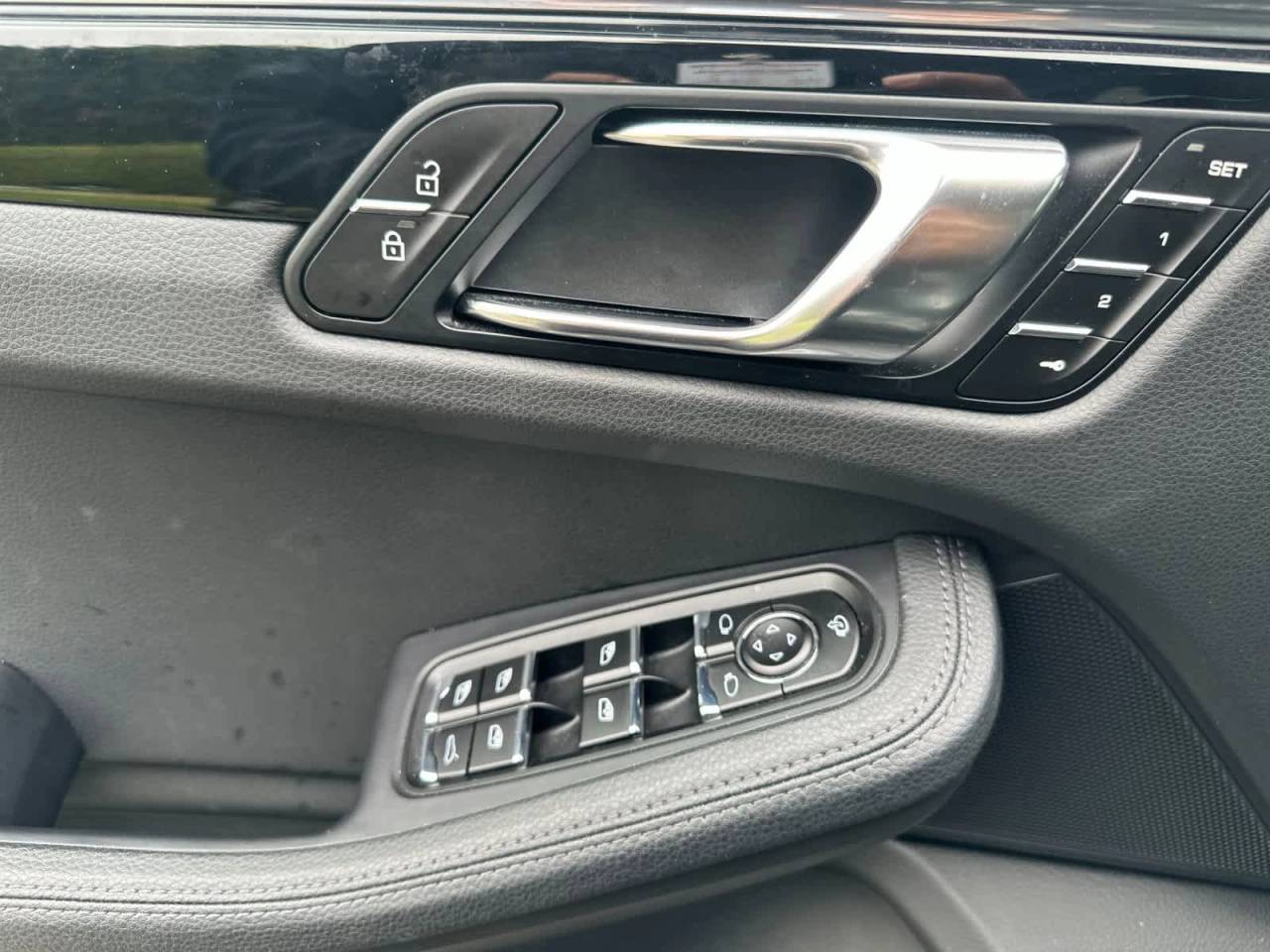 2025 Porsche Macan AWD