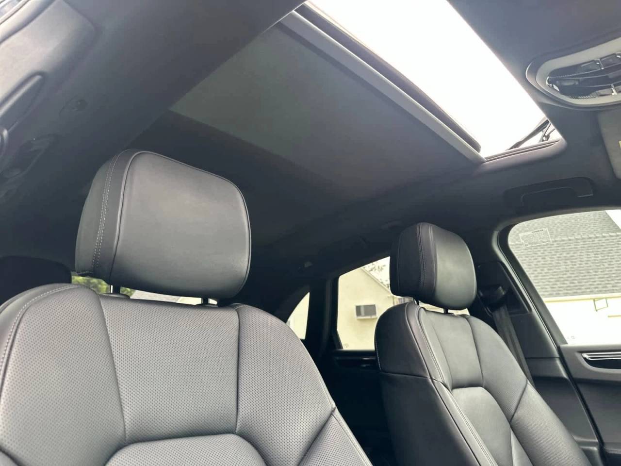 2025 Porsche Macan AWD