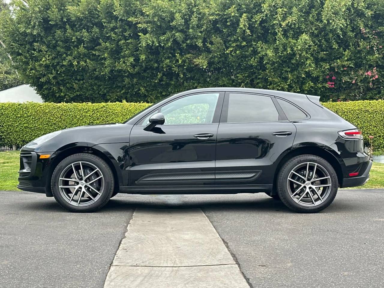 2025 Porsche Macan AWD