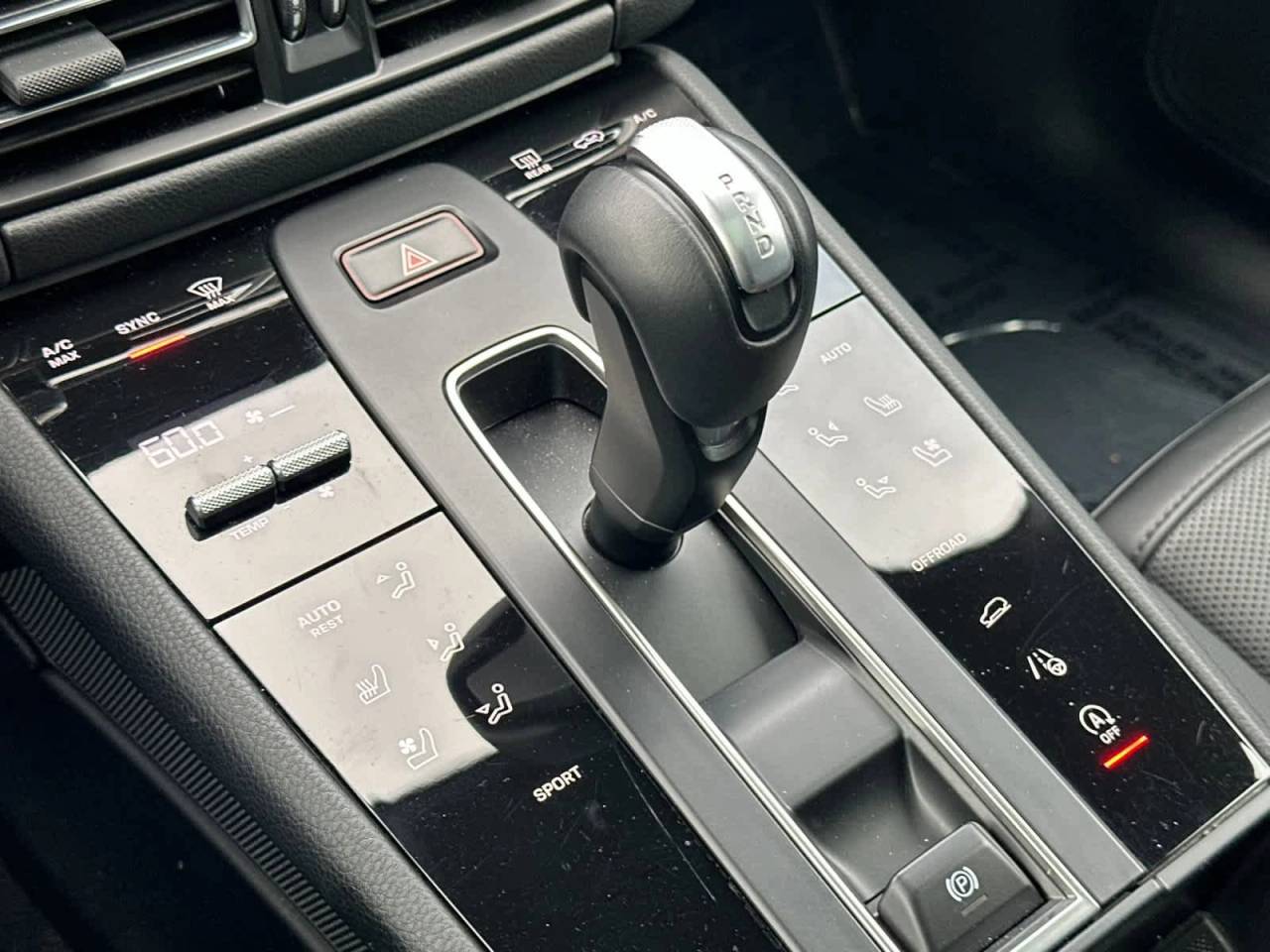 2025 Porsche Macan AWD