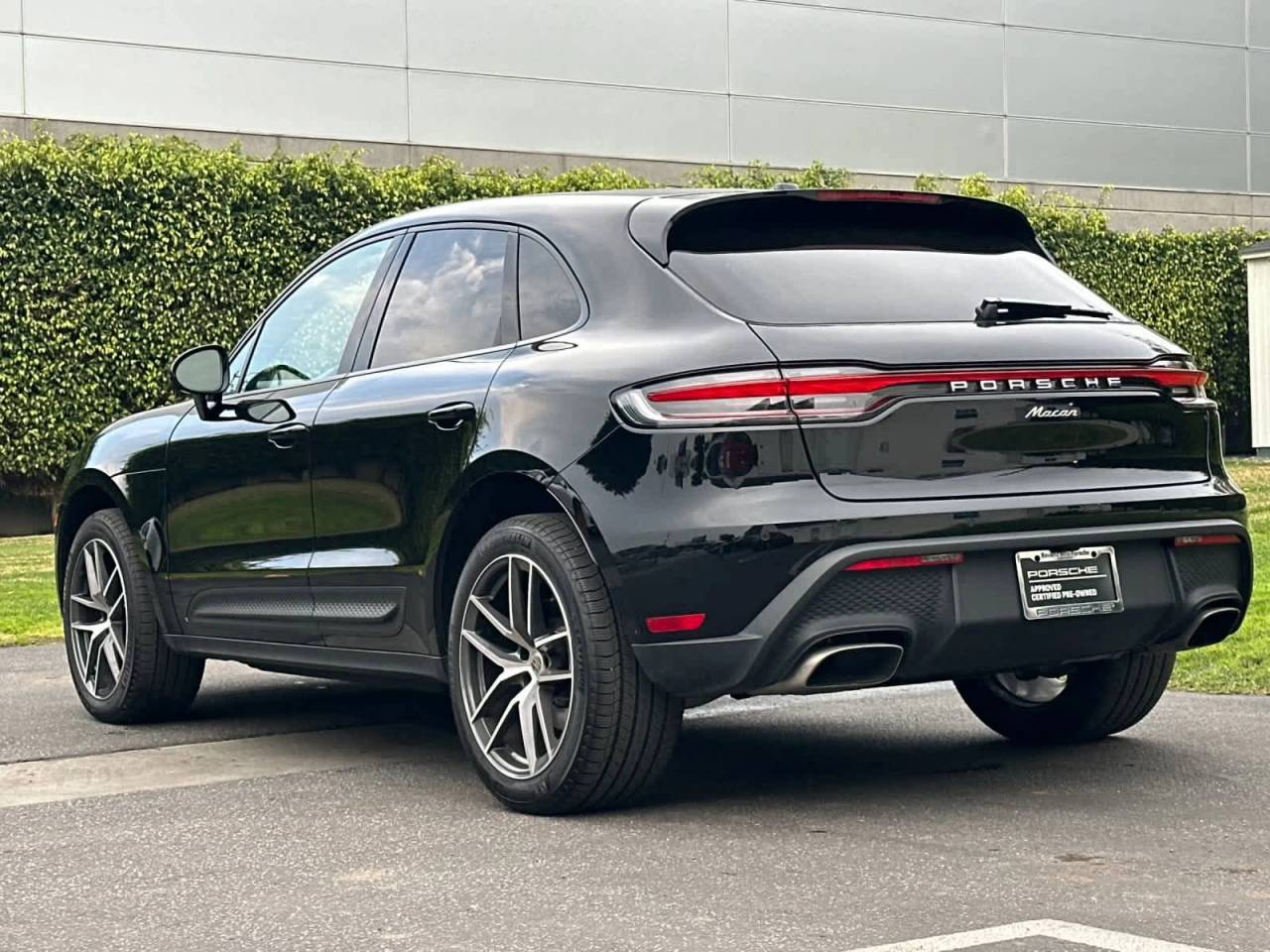 2025 Porsche Macan AWD