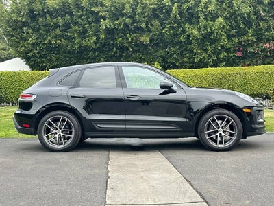 2025 Porsche Macan AWD