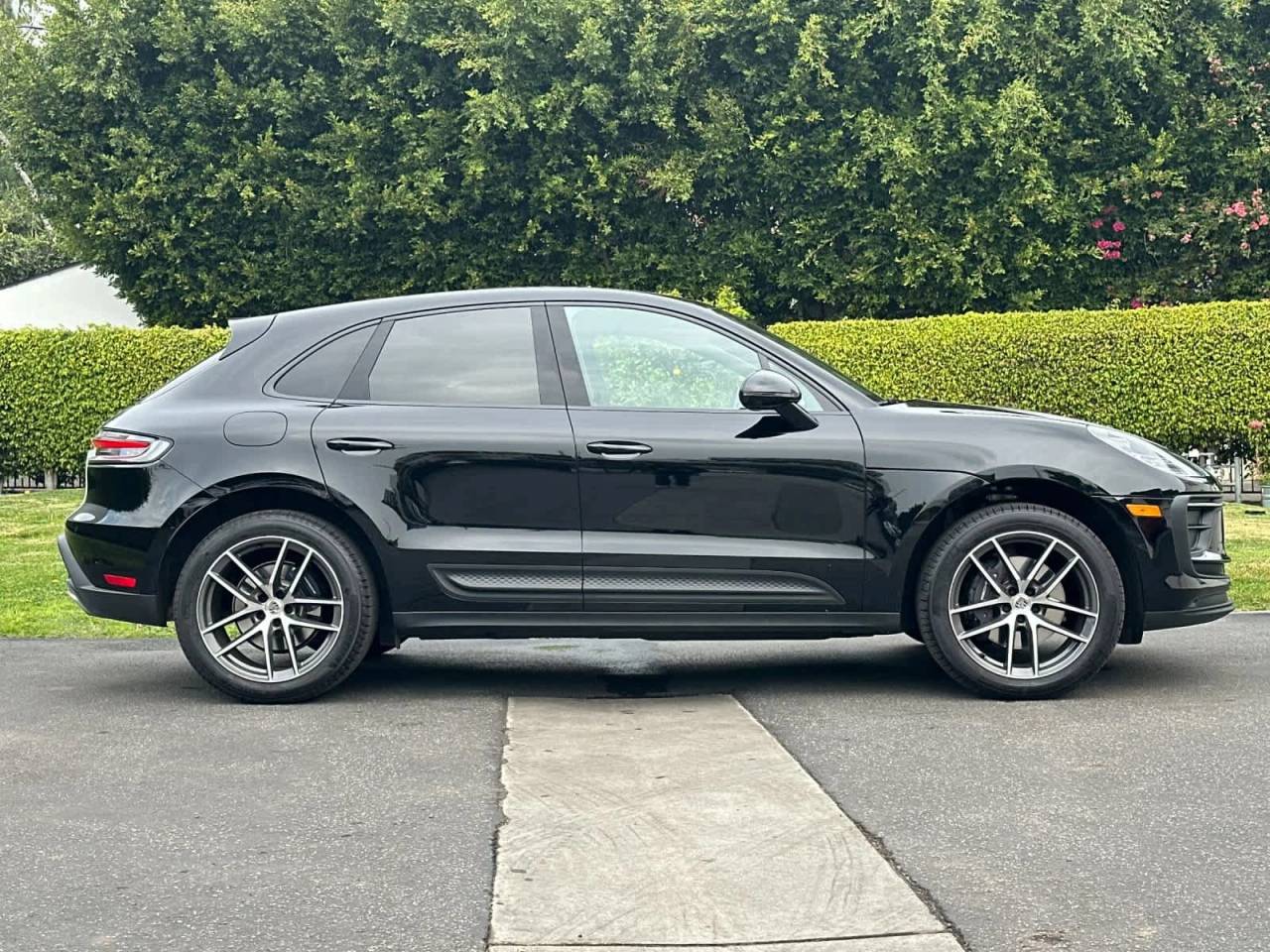 2025 Porsche Macan AWD