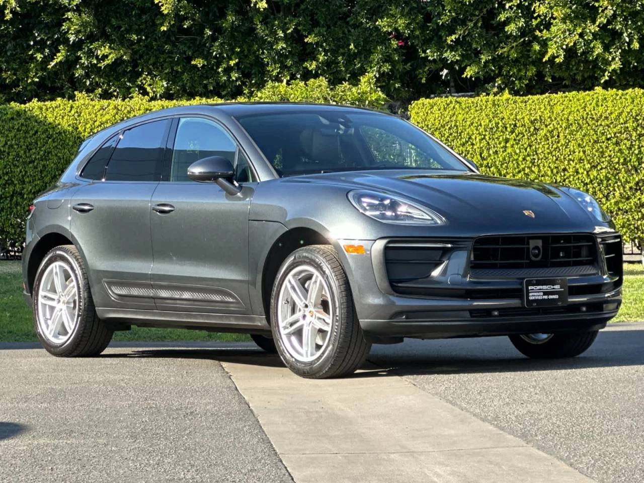 2025 Porsche Macan AWD