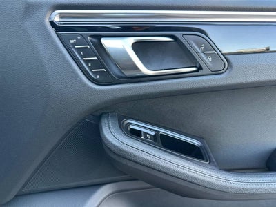 2025 Porsche Macan AWD