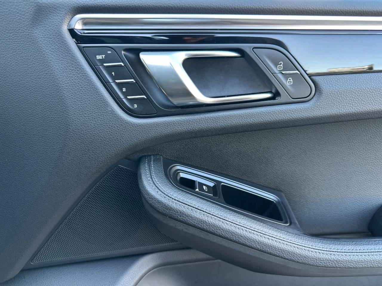 2025 Porsche Macan AWD