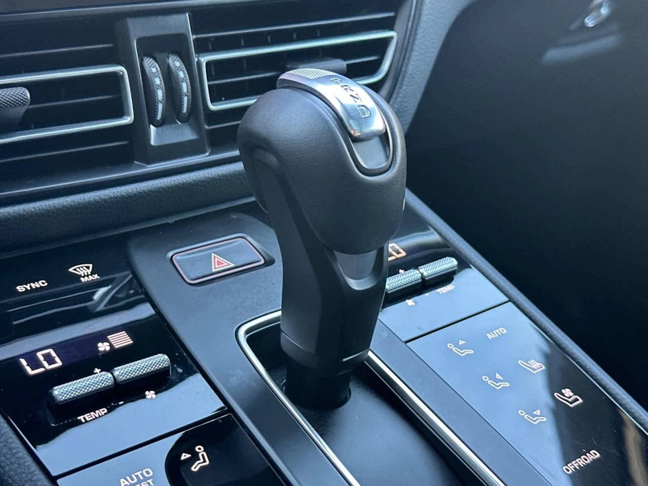 2025 Porsche Macan AWD