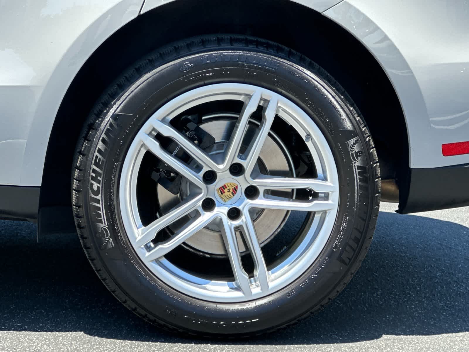 2025 Porsche Macan Base