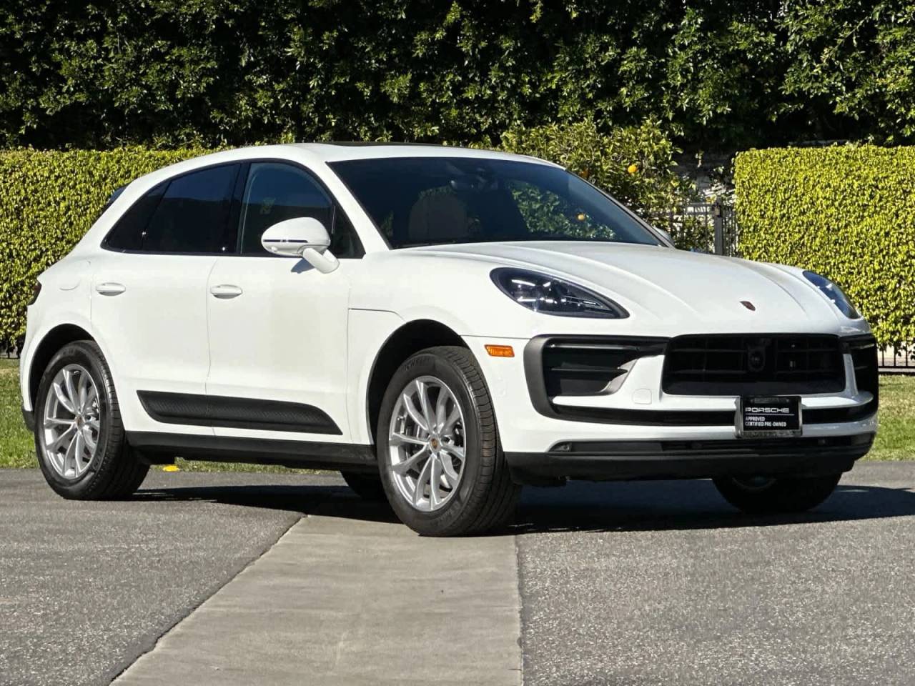 2025 Porsche Macan AWD