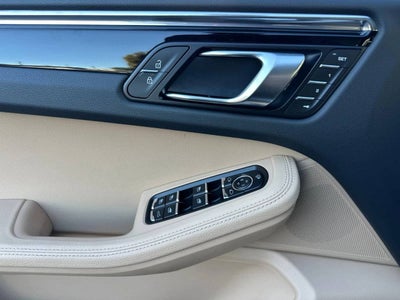 2025 Porsche Macan AWD