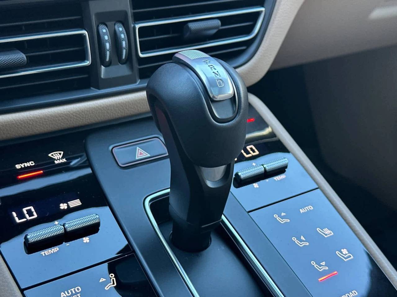 2025 Porsche Macan AWD