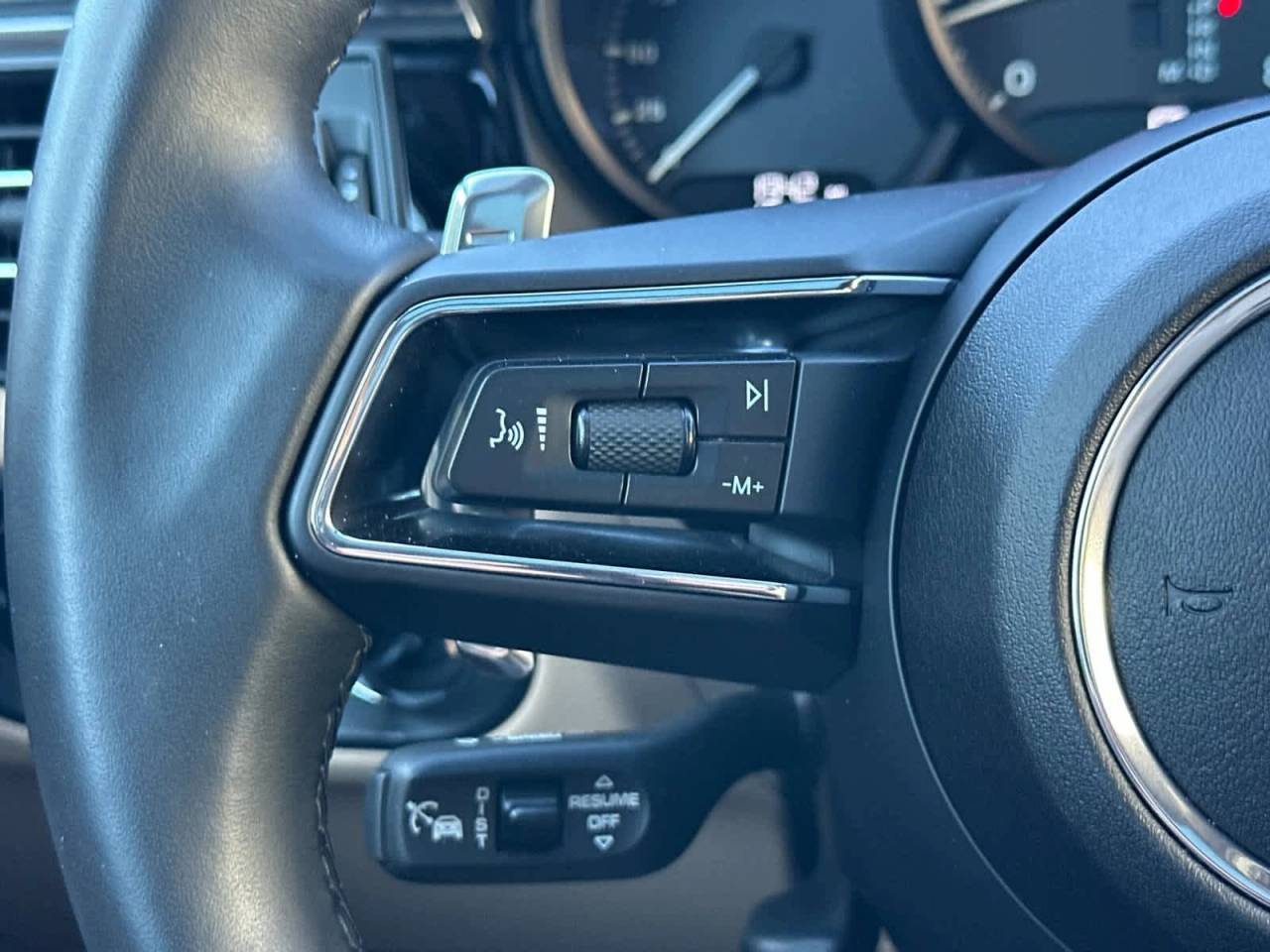 2025 Porsche Macan AWD