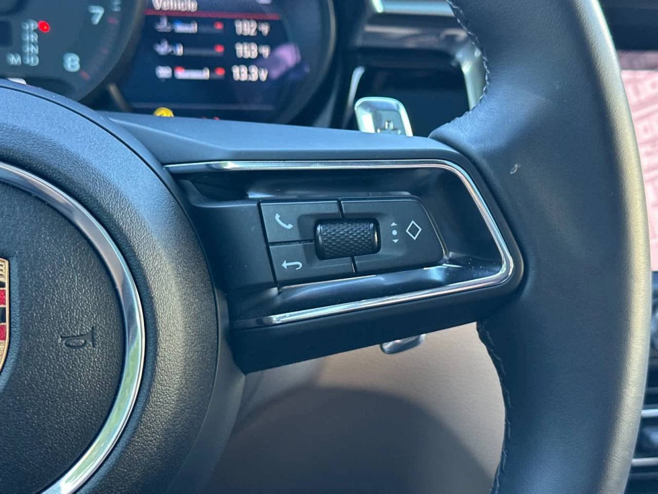 2025 Porsche Macan AWD