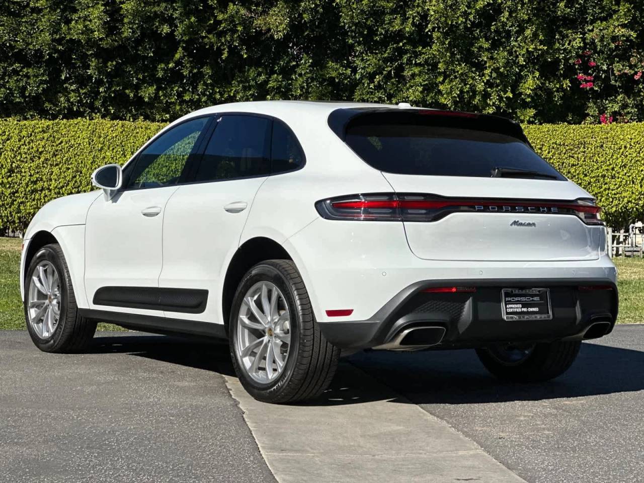2025 Porsche Macan AWD