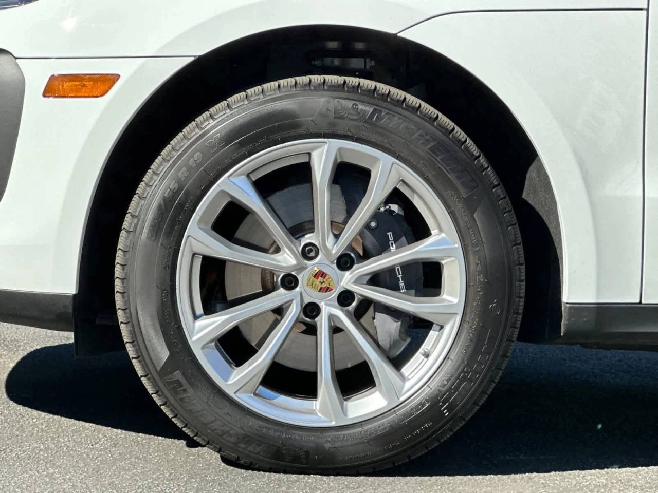 2025 Porsche Macan AWD