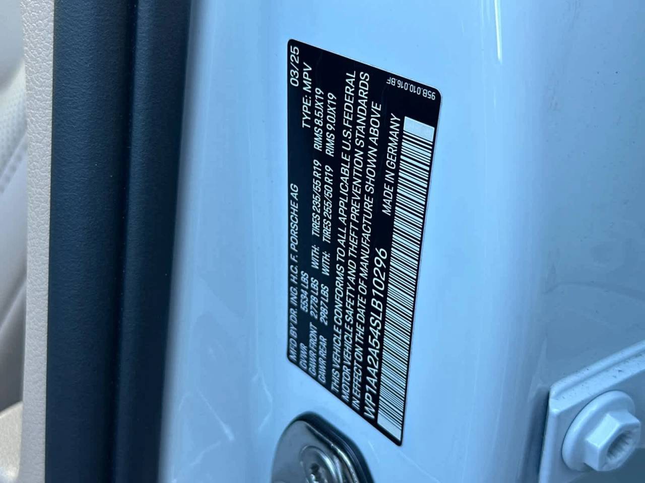 2025 Porsche Macan AWD