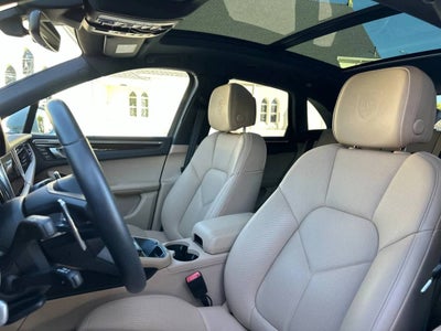 2025 Porsche Macan AWD