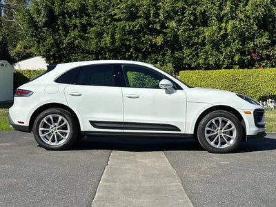 2025 Porsche Macan AWD